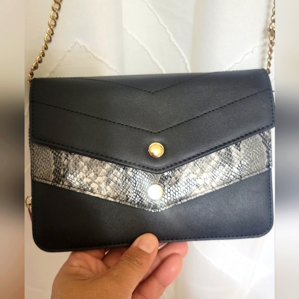 LIKE DREAMS CROSSBODY BLACK SNAKE PRINT NWOT